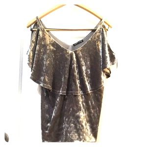 Cable & Gauge cold shoulder top